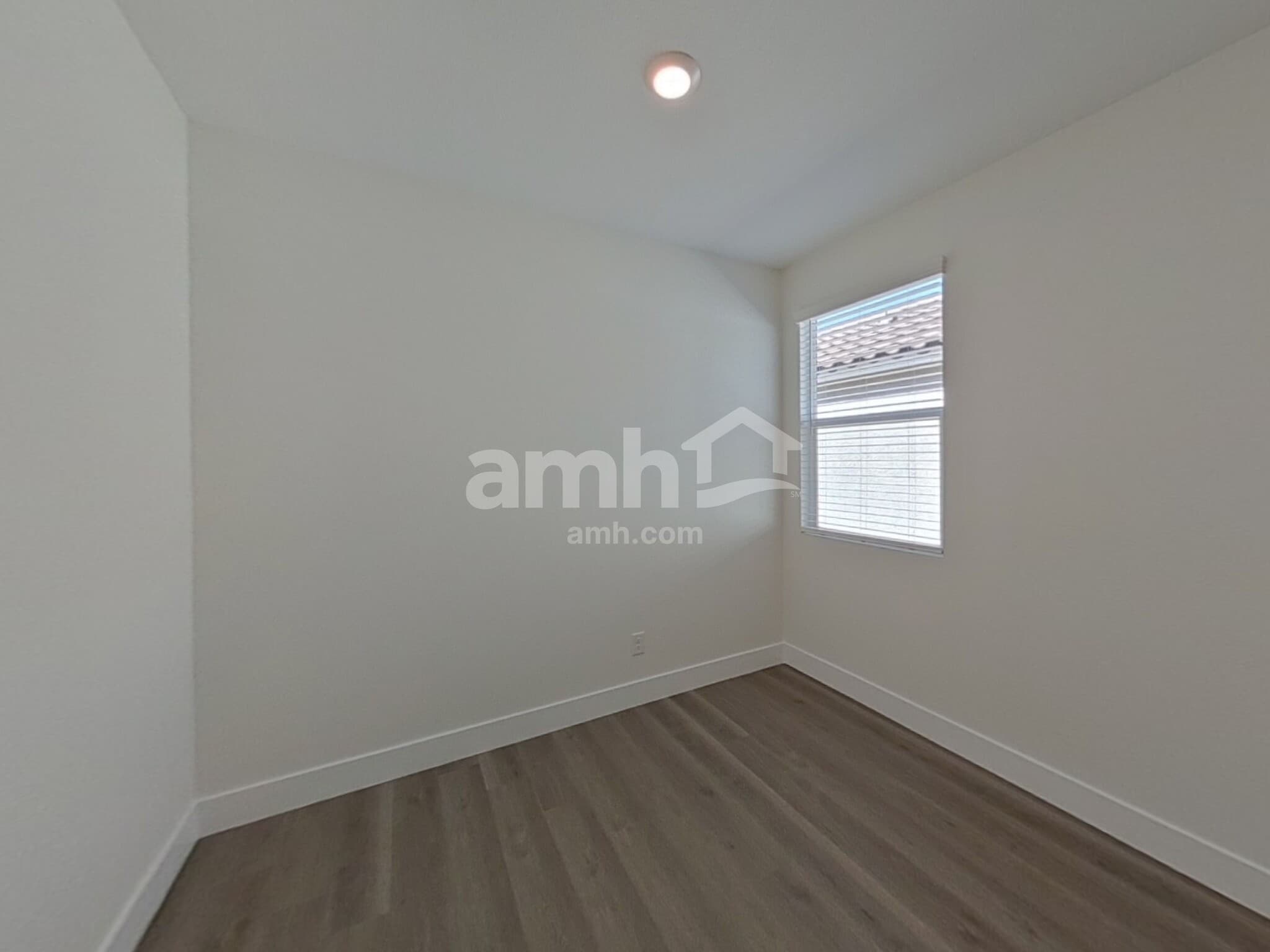 Building Photo - 893 English Primrose St