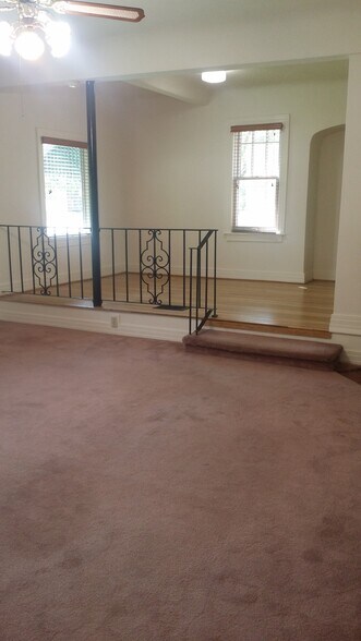 Building Photo - 401 Hermosa Dr NE