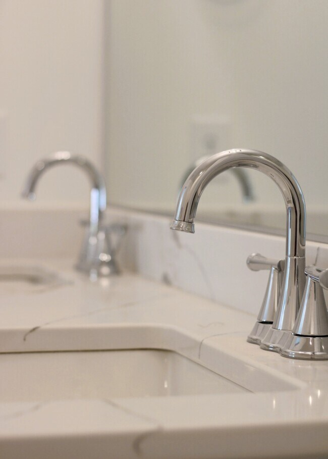 Building Photo - 129 Independence Ln