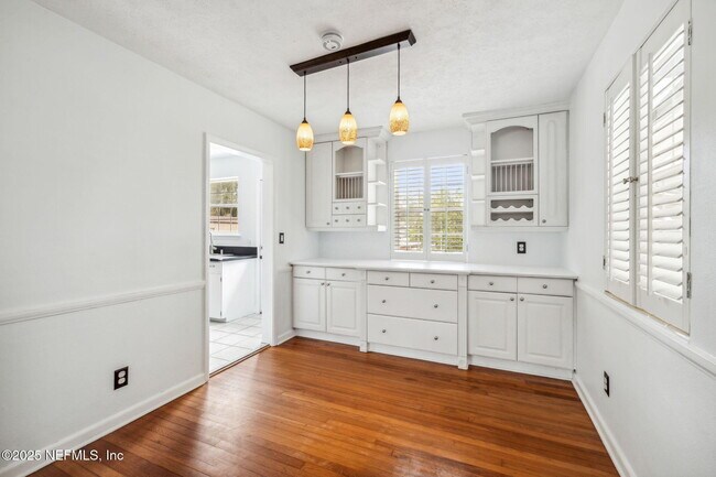 Building Photo - 8056 Catawba Dr