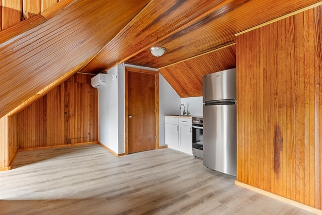 Building Photo - 109 Pleasant St