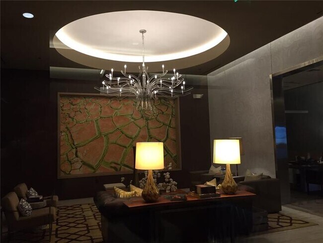 Building Photo - 112 Sandra Muraida Way