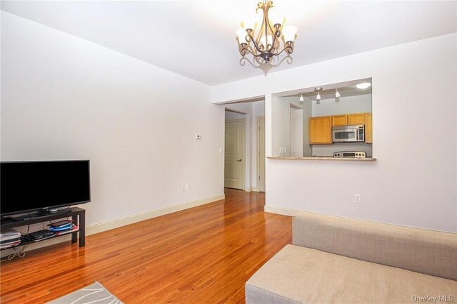 Building Photo - 543 Main St