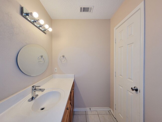 Building Photo - Welcome to your next home in the heart of Downtown Cleveland, Texas! This inviting 3-bedroom, 2-b...