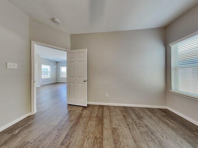 Building Photo - 4065 Mossy Pl Ln