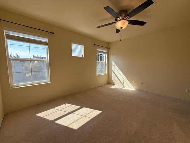 Building Photo - 4 Bedroom DuPont Home for Rent w/AC