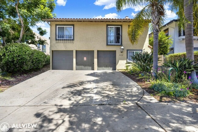 Building Photo - Golden Hill Gem: 2BR/1BA with Fireplace & ...