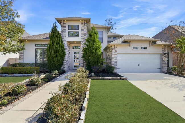 Building Photo - 15314 Viviente Dr