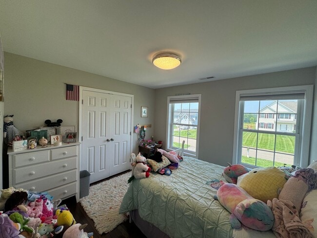 Building Photo - Beautiful 4 Bedroom Colonial