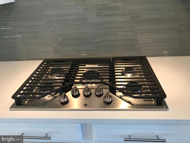 Building Photo - 12992 Hattontown Square