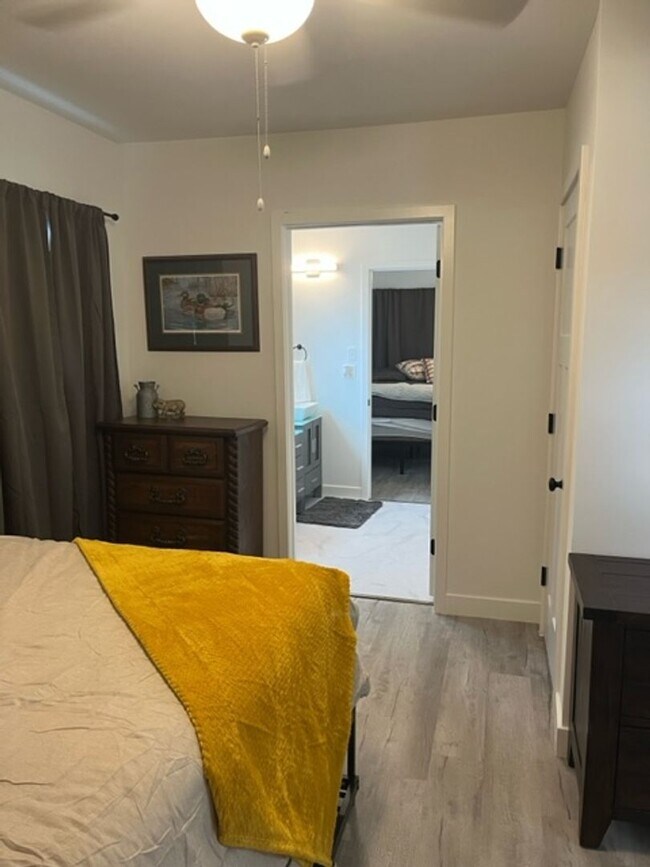 Building Photo - Cool 2 Bed House In Central COMO!