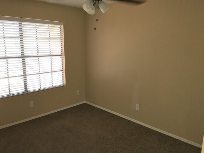 Building Photo - **MOVE-IN SPECIAL 50% OFF MOVE-IN MONTH!!!!** **BEAUTIFUL 3br/2ba TOWNHOME (ELLIOTT & ARIZONA AVE)**