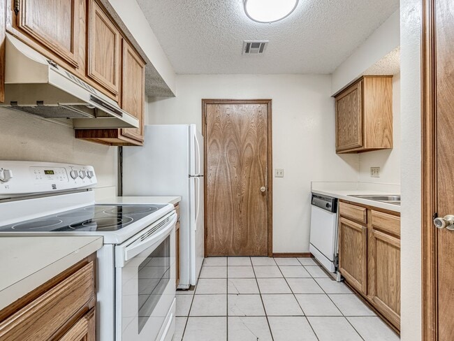 Building Photo - Charming 2 bed 2 bath duplex in Norman