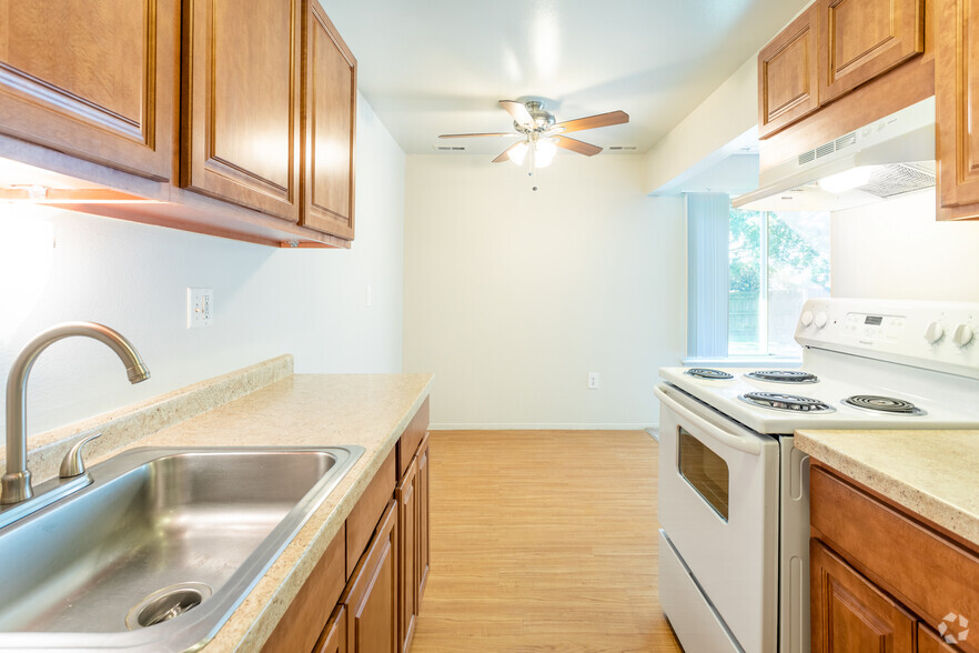 2 BR, 1 BA - 900 SF - Ashbury Place Apartments