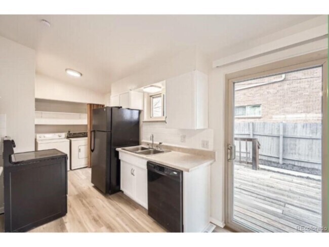 Building Photo - 4585 E Yale Ave