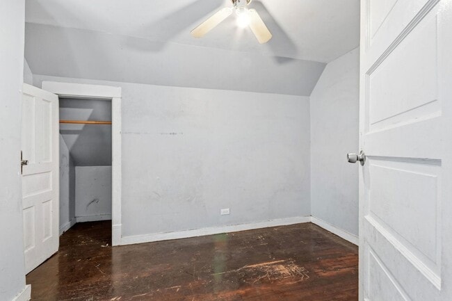 Building Photo - 6913 S Throop St