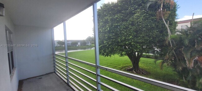 Building Photo - 320 Fanshaw H