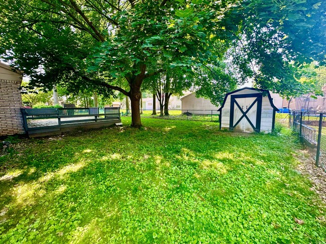 Building Photo - 21669 Tulipwood St