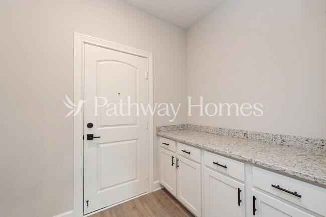 Building Photo - 623 Brookside Dr