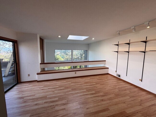 Building Photo - Large 2 bedroom 2.5 bathroom Bennett Valley Home with community pool and views