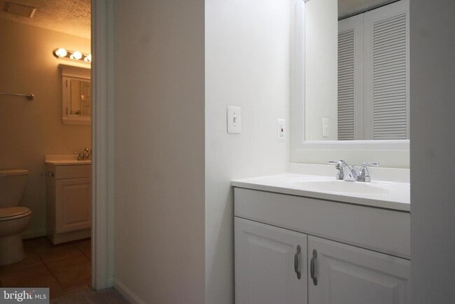 Building Photo - 1544 Woodcrest Dr