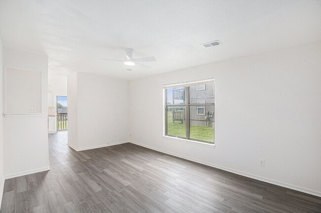 Building Photo - Beautiful 2-bedroom in the heart of Raymore!