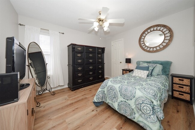 Building Photo - 6210 Fawnlake Dr