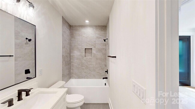 Building Photo - 313 E Peterson Dr