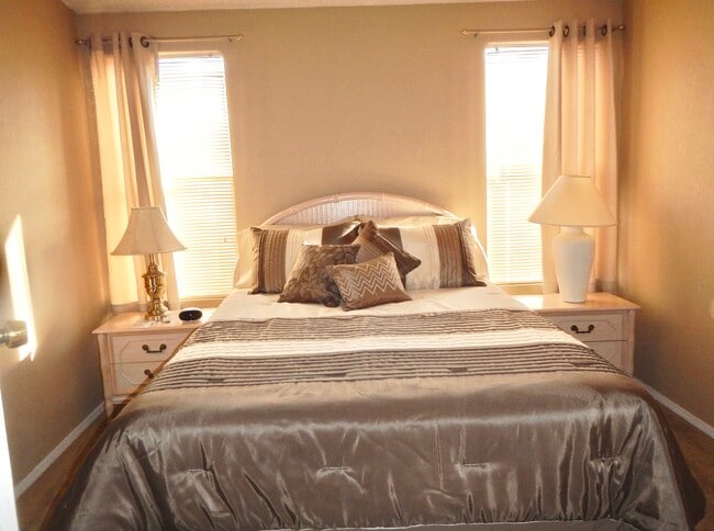 Building Photo - 6250 S Oakmont Dr