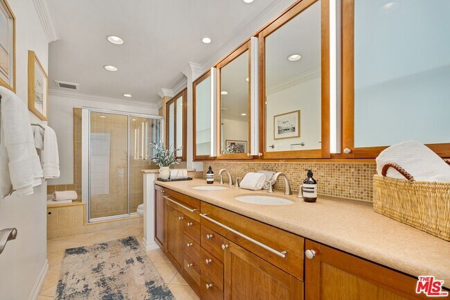 Building Photo - 20 Ketch St