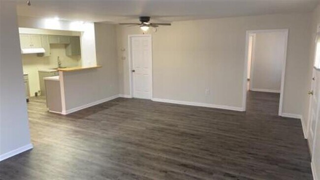 Building Photo - AFFORDABLE AND COMFORTABLE