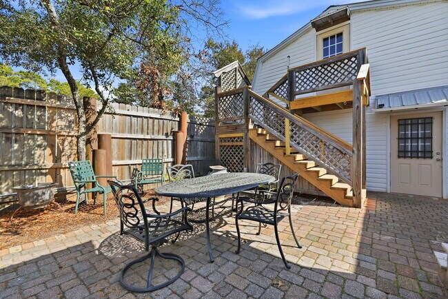 Building Photo - 215 Lee Pl