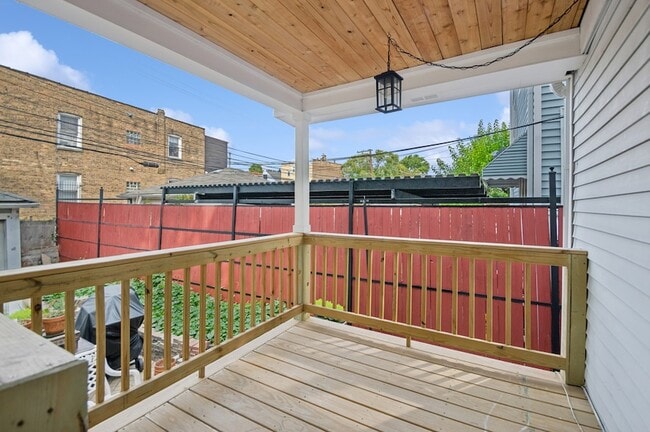 Building Photo - 3300 N Karlov Ave