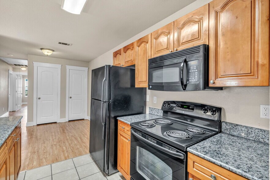 Building Photo - 710 Claremont Pky