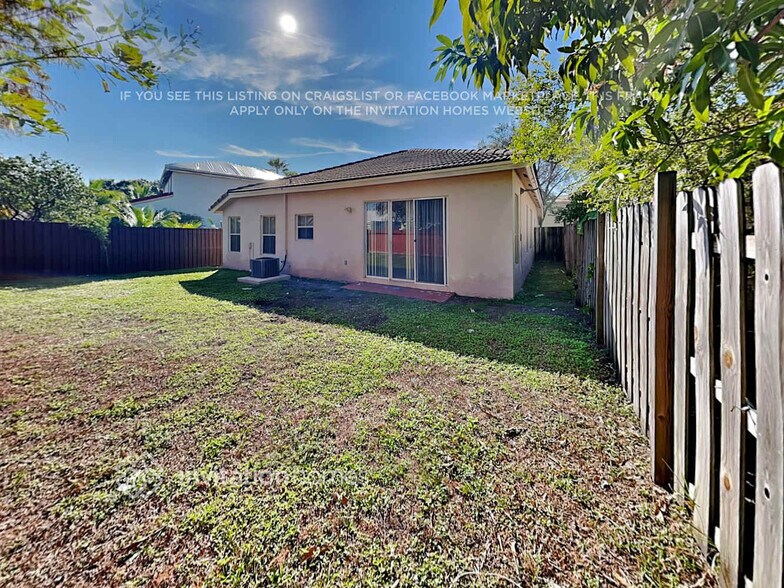 Building Photo - 13711 N Garden Cove Cir