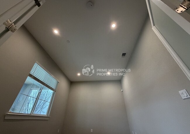 Building Photo - 681 Bacarra St