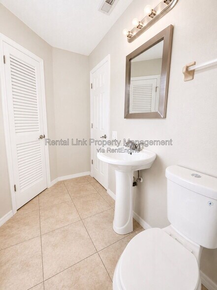 Building Photo - 4728 Beach Dr SE