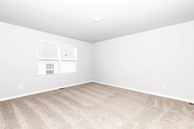 Building Photo - 1065 Waukee Ave