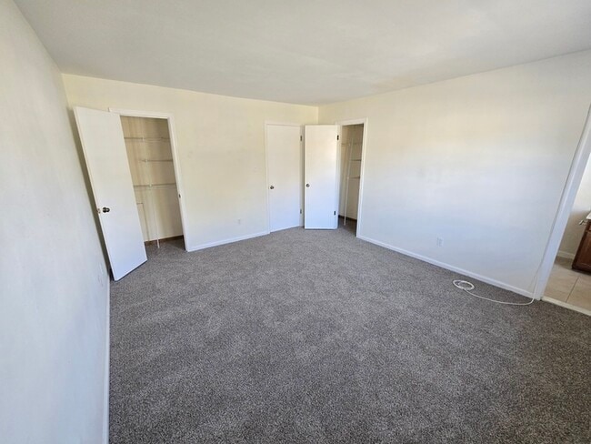 Building Photo - 5221 Johnstown Ln