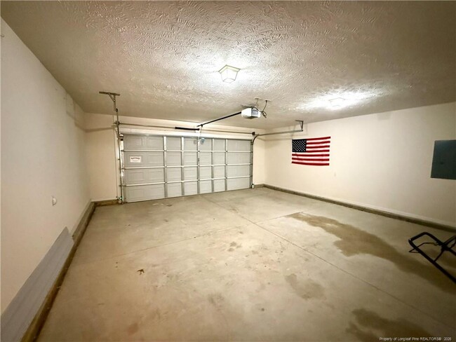 Building Photo - 2513 Hunting Bow Dr