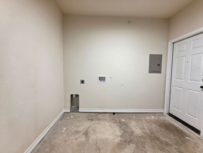 Building Photo - Town home for rent