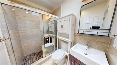 Building Photo - Spacious 6BR/5BA Single-Family Home in Par...