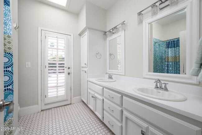 Building Photo - 8637 E San Lucas Dr