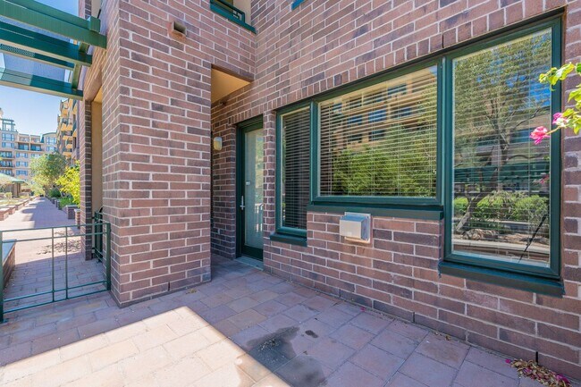 Building Photo - 16 W Encanto Blvd