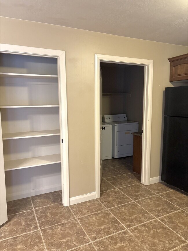 Building Photo - "Charming 3-Bed Townhouse in Cedar City – Spacious 1365 Sq Ft with 2.5 Baths!"