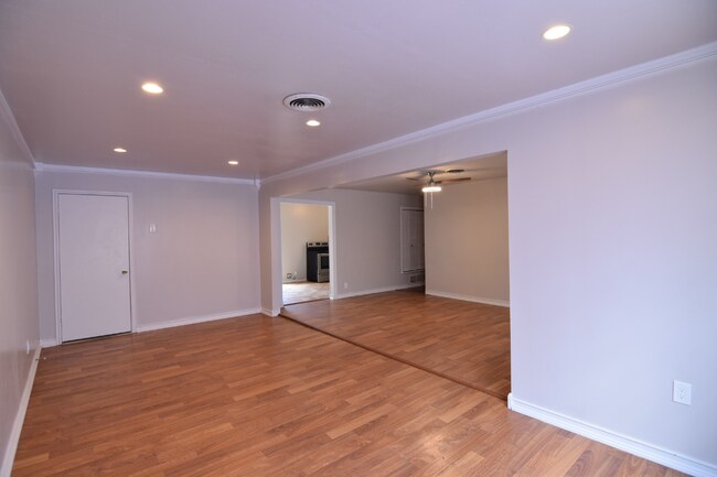 Building Photo - 311 Crockett Dr