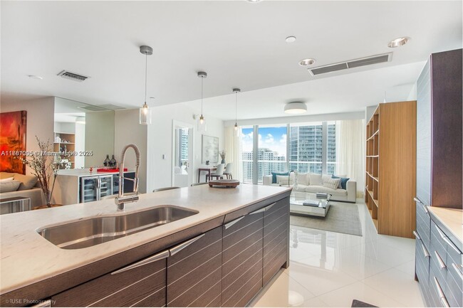 Building Photo - 200 Biscayne Blvd Way