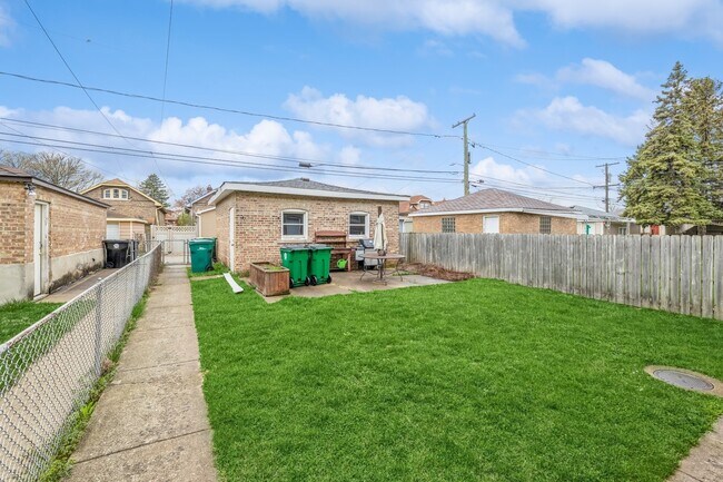 Building Photo - 1838 Kenilworth Ave