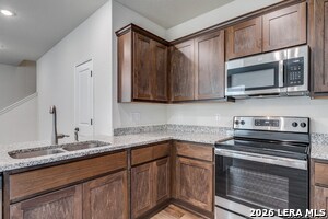 Building Photo - 10314 Lynwood Vlg