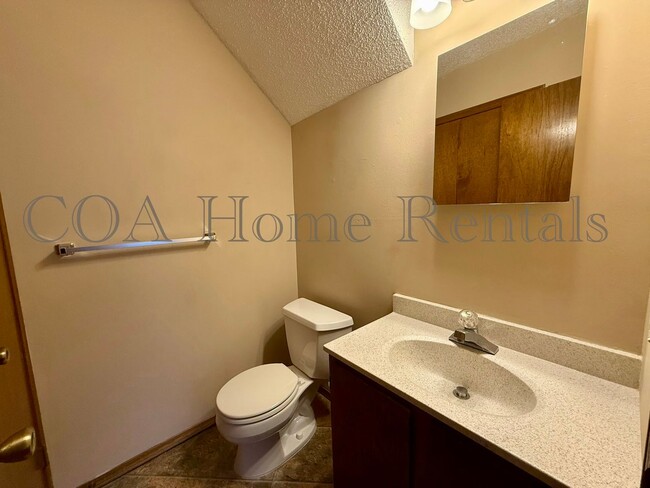 Building Photo - West Side Townhome